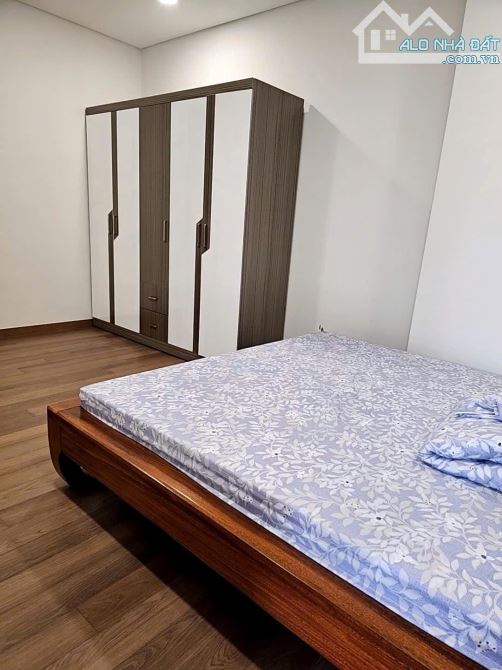 Cho thuê căn góc 100m2 tại Khai Sơn, giá cực mềm: 3pn - 2wc full đồ 14tr/tháng - 3