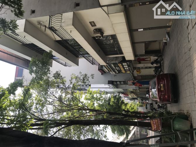 Chỉ 26 Tỷ Hơn ! Bán Nhà Mặt Phố Phạm Văn Đồng,Cầu Giấy- Vỉa Hè  Đá Bóng - KD - 70M2 -5M MT - 3