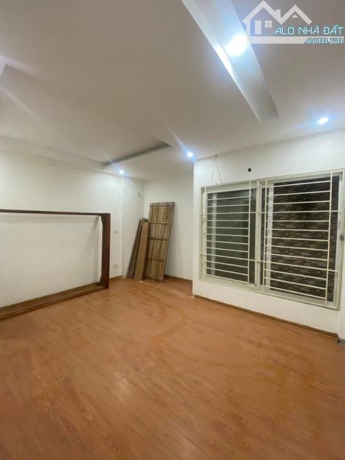 SIÊU PHẨM -HÓT HÒN HỌT- ĐỊNH CÔNG  - KHU PHÂN LÔ, CÔNG CHỨC ÔTÔ ĐỖ CỬA - NHÀ ĐẸP THIẾT KẾ - 3