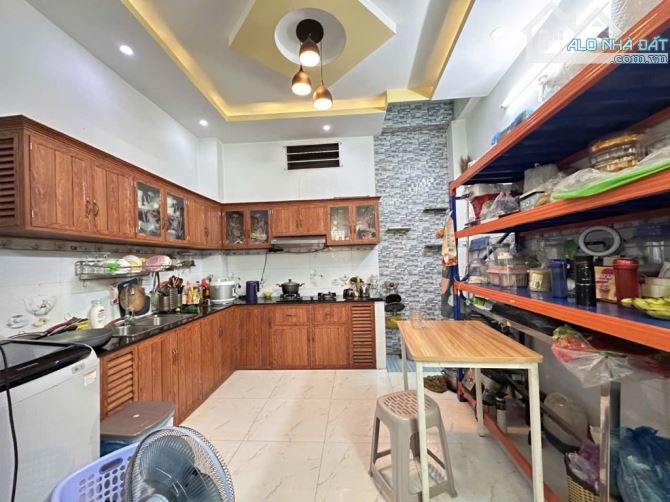 🏡🔥🔥 NHÀ NGAY CMT8 ,TÂN BÌNH - CHỢ NGHĨA PHÁT - HẺM 5M - 2 TẦNG - 41M2 - SỔ VUÔNG VỨC - - 3