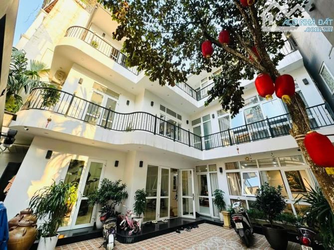 1 nhà ra Phố Vũ Miện, oto vào nhà, sổ 164m2 x mặt tiền 11m, xây Apartment. Giá 50 tỷ - 3