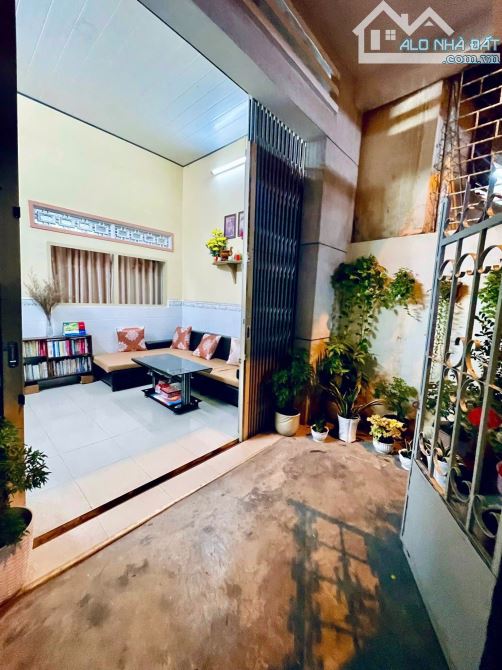 Bán nhà hẻm Trần Bình Trọng - Phường Tân Tiến - TTTP Nha Trang. Giá 3 tỷ 4 - 3