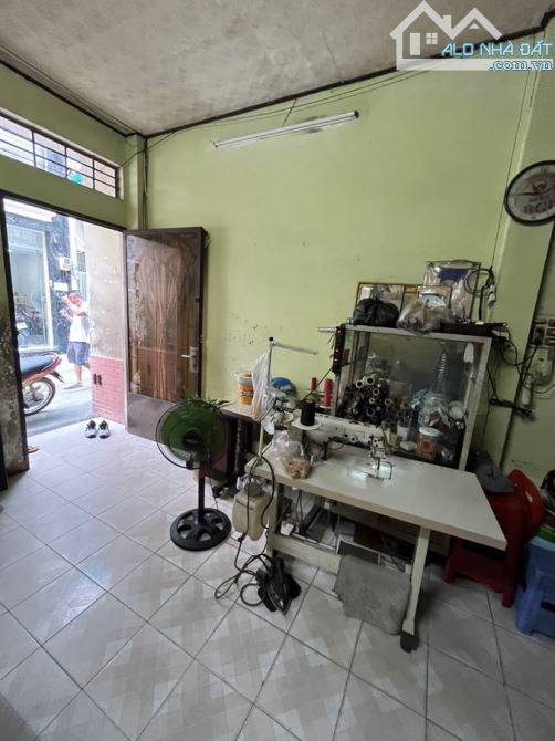 Căn nhà hẻm 15 Nguyễn Ngọc Lộc . Diện tích : 30m2 . Chiều Ngang : 3,5 m . Chiều Dài : 9m i - 3