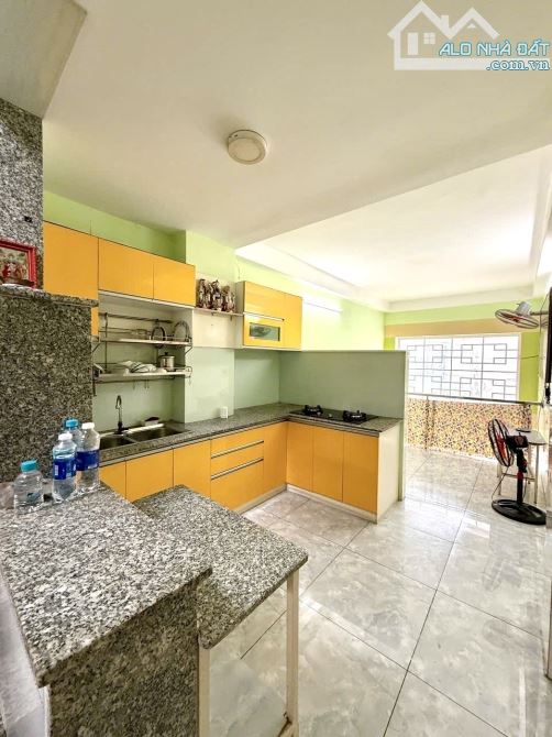 (462) NHÀ MỚI VÀO Ở NGAY. Kết cấu 4 tầng BTCT. - Giá nhỉnh 4ty. - 3 phòng ngủ. 3wc. - Sổ - 3