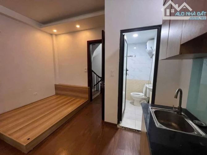 CẦU GIẤY  - GẦN Ô TÔ ĐỖ - 7 PHÒNG Ở VÀ CHO THUÊ - 8.9 TỶ - 3