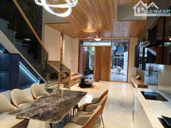 NHÀ ĐẸP 3 TẦNG FULL NỘI THẤT HIỆN ĐẠI, ĐƯỜNG PHÚ THẠNH 10, DT 85M2, CHỈ NHỈNH 6TY - 3