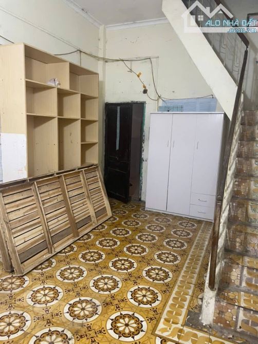 Cho thuê nhà Cấp 4 Phố Tân Mai, 70m2, 6 Triệu ở gia đình, nhóm - 3