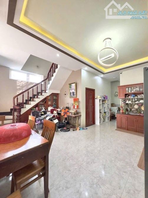 Bán nhà 1 trệt 2 lầu sổ riêng thổ cư p. Tân Hoà - 3