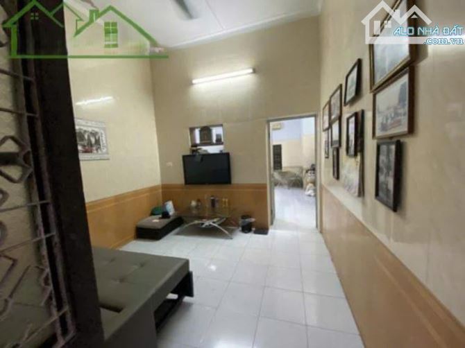 Cho thuê nhà riêng ở nhóm 8 người ngõ 189 Lò Đúc, 3 tầng x 45m2, 2 ngủ, 2 WC, 10 Triệu/th - 3
