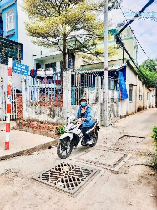 ĐỊNH CƯ BÁN GẤP!!! Nhà quận 8 - NGANG 8 dài 10 - 3 tầng - Không quy hoạch - Hoàn công đủ - 3