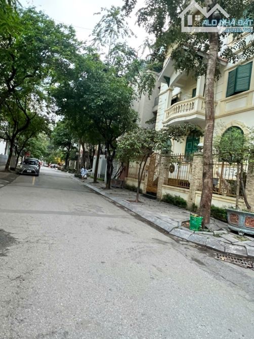 SIÊU BIỆT THỰ LÔ GÓC 3 MẶT TIỀN DỊCH VỌNG HẬU, 240M2, 4 TẦNG HẦM, GIÁ 139TỶ, PHÁP LÝ CHUẨN - 3