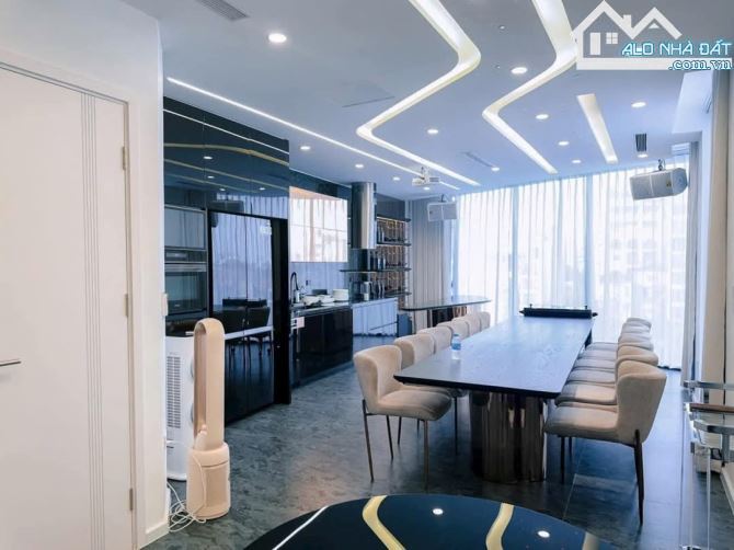 Đẳng cấp 8 tầng mặt Hồ 135 Đội Cấn, nội thất 5*, thang máy, vỉa hè đỉnh. Giá 32 tỷ - 3