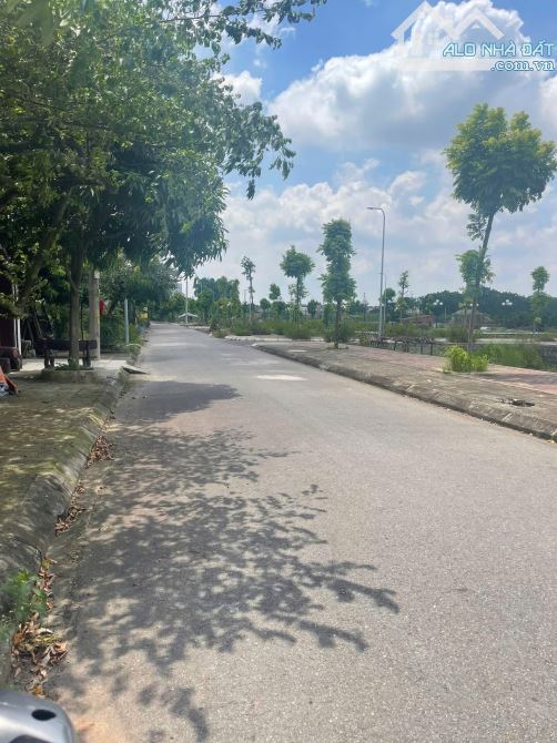 63,9m2 Đồng Súc, Trung tâm TT Phùng sát vườn hoa hưởng lưu không, vỉa hè ô tô tránh giá 9x - 3
