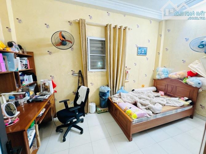 [ TẶNG TOÀN BỘ NỘI THẤT ] GẦN CHỢ TÂN QUY, 4.2x11.4m, 4 TẦNG, 3 TỶ 6 - 3