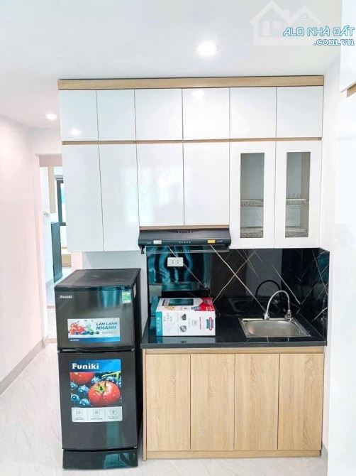 CẦN BÁN GẤP NHÀ KHU CẦU GIẤY LÔ GÓC 20  PHÒNG-DÒNG TIỀN  1,2TỶ /1ĂM -THANG MÁY NHÀ MỚI - 3