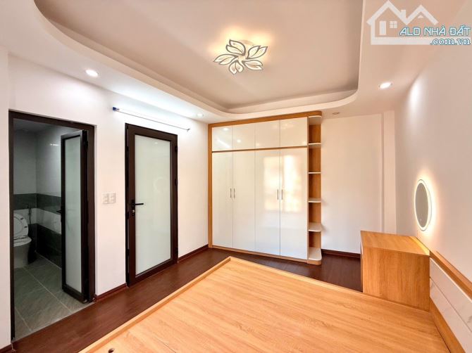 🏠  Nhà Nguyễn Khoái – 5 Tầng Mới Kính Kong – Full Nội Thất – Ô Tô Đỗ Cách 3m --6.2 Tỷ - 3