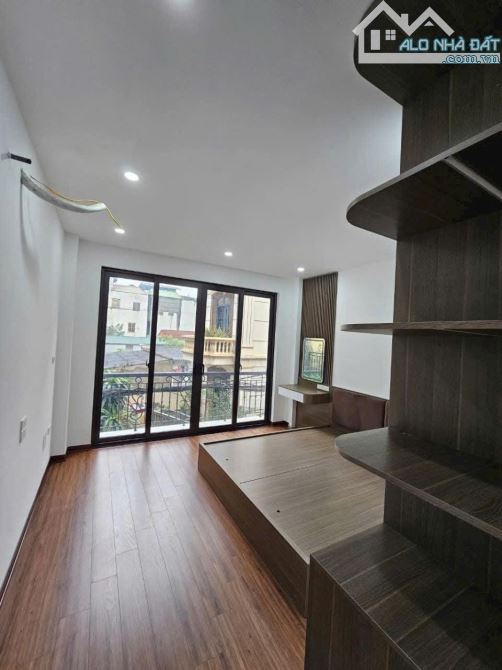 NHỈNH 7 TY-NGỌC LÂM-LONG BIÊN-NHÀ ĐẸP MỚI KOONG - NGÕ NÔNG - 50M Ô TÔ - TIỆN ÍCH NGẬP TRÀN - 3