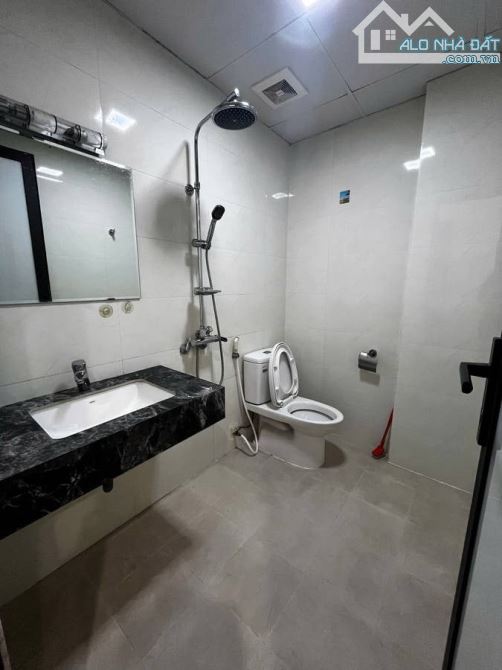 Nguyễn Văn Cừ Ngõ Thông 30m 5t mt 3,5m 6,5 tỷ gần bãi gửi xe. - 3