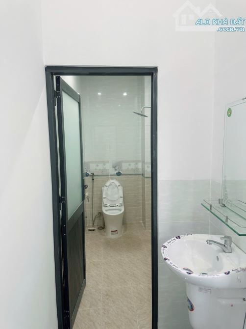 BÁN GẤP NHÀ 1 TRỆT 1 LẦU SỔ RIÊNG SẴN THỔ CƯ 100% NGAY CUỐI ĐƯỜNG ĐỒNG KHỞI - 3