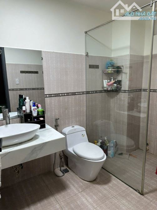 Bán nhà mặt tiền đường Phường 7 Quận 8. Thửa đất vuông vức, khu dân cư an ninh, gần THPT N - 3