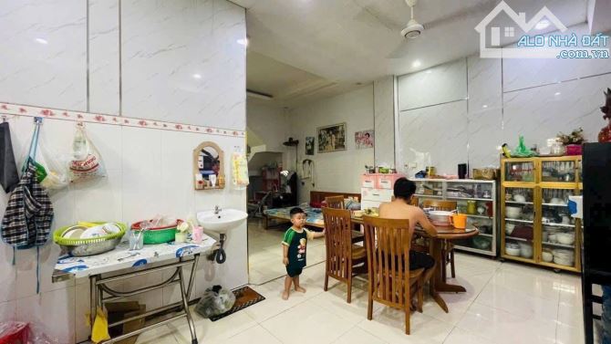 📢 CƠ HỘI VÀNG! NHÀ LỚN NGUYỄN TRÃI, QUẬN 1 - 2 CĂN 2 SỔ CHỈ 20 TỶ! 123m² (6m x 21m ) - 3