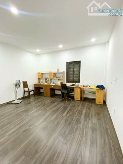 Bán nhà 4,5 tầng phố Hồ sen. Ô tô vào nhà - 3