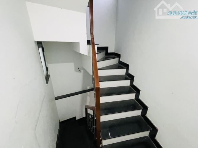 CHDV 10P KHÉP KÍN HẺM XE TẢI DÒNG TIỀN 50TR/1T NHÀ 5 TẦNG BTCT - 3