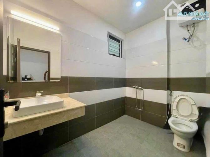 Nhà Pháo Đài Láng- Đống Đa DT: 35m2, 5 tầng, mt4.2m, giá nhỉnh 7 tỷ - 3