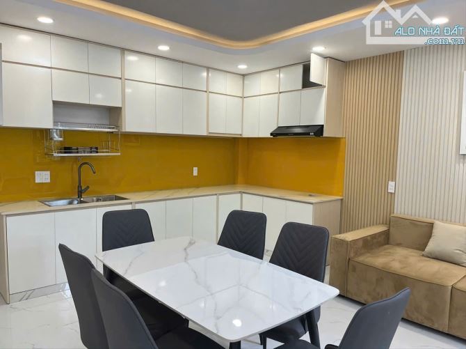 Bán nhà Nguyễn Văn Đậu - Phường 5 - Bình Thạnh -5 tầng BTCT 52m2- Ô tô vào nhà - 8 tỷ hơn - 3