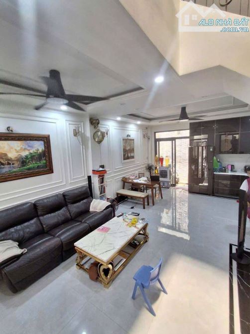 Bán Nhà Riêng Lễ Văn Thịnh | 5x18m, Mới Đẹp, 4 Tầng, 4PN, Gara Ô Tô, Chỉ 11,2 tỷ - 3
