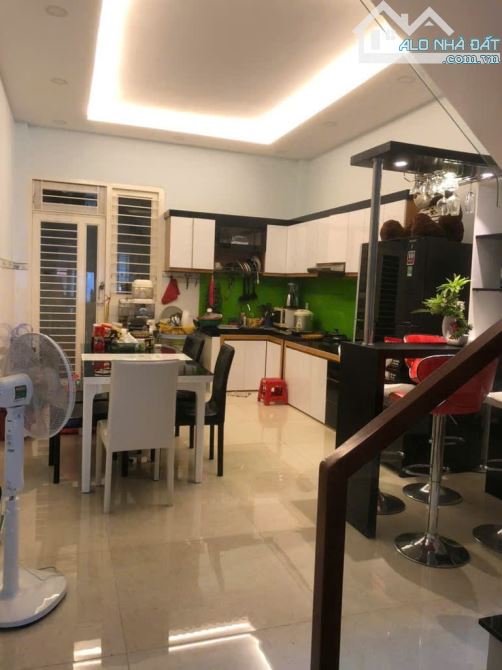 TÂN THỚI BÁN NHÀ 3 LẦU + SÂN THƯỢNG HẺM XE HƠI THÔNG 60M2 Dài 15M CHỈ 5 TỶ 5 - 3