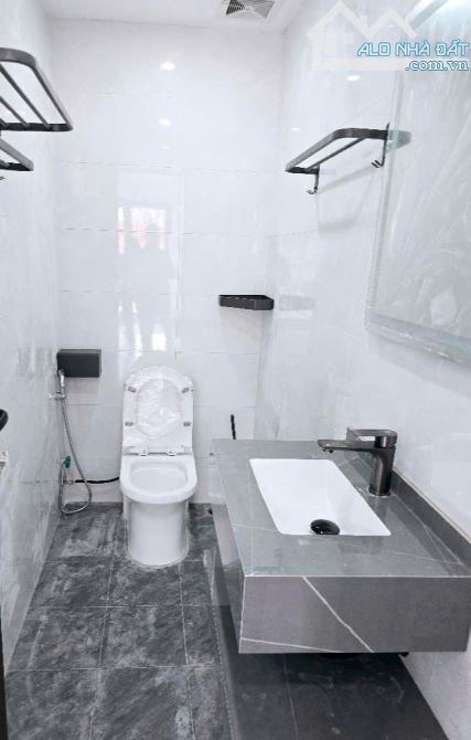 BÁN NHÀ ĐẸP PHỐ TƯ ĐÌNH -38M2- 4NGỦ- GẦN PHỐ -DÂN TRÍ CAO CHỈ 6TỶ

- - 4