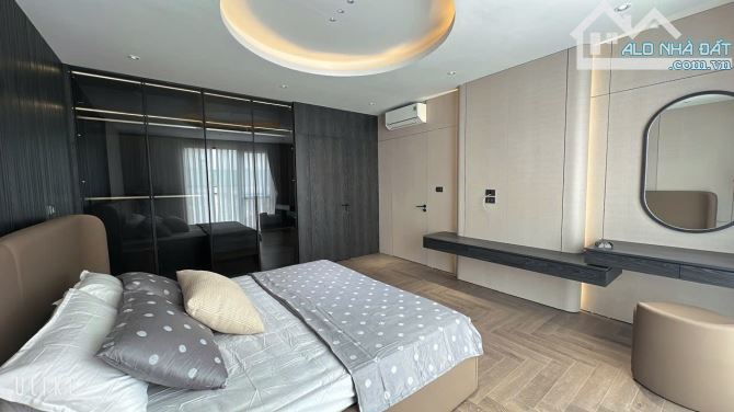 Siêu phẩm chân dài 2 mặt thoáng đường ô tô vào nhà ngõ Phố Bồ Đề DT 42m2 . Giá 14.8 tỷ - 4