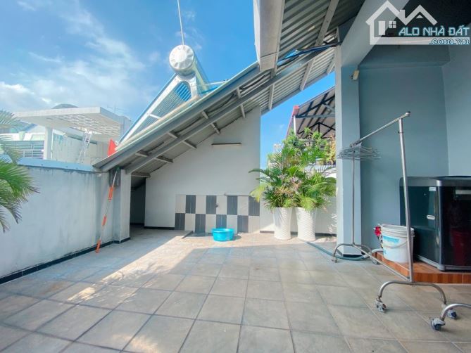Bán nhà đối diện Nhà hát Hòa Bình - 4 tầng vị trí độc nhất - 4