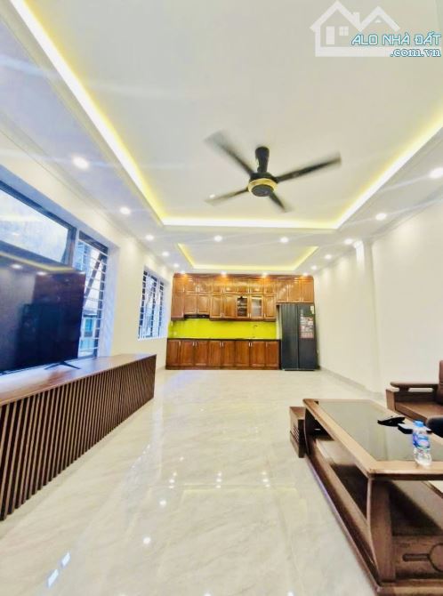GARA-THANG MÁY- DÂN TRÍ CAO- Bán nhà Thạch Bàn,Long Biên- 60m2 Mặt ngõ, gần AEON-Chẵn 13tỷ - 4