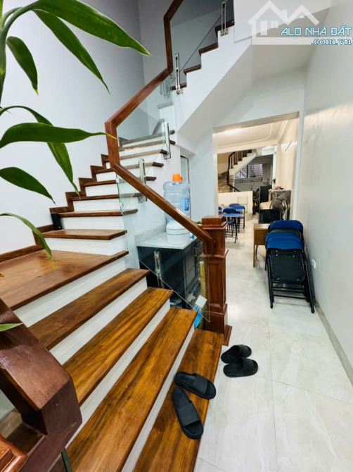 Bán nhà Phố Tạ Quang Bửu - 80m2 x 2 nhà 4 Tầng - 2 mặt ngõ - ÔTÔ ĐỖ CỬA VÀO NHÀ - 4