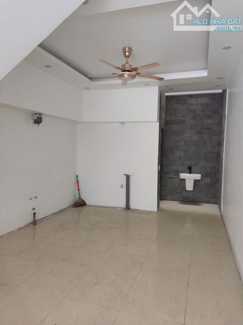 Bán nhà 4 tầng ngõ 2 ô tô tránh nhau phố Thiên Lôi - 4