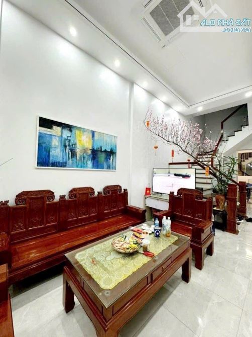 BÁN NHÀ Tạ Quang Bửu, Bách Khoa, Hai Bà Trưng, Gần Phố, Ô tô vào nhà DT 79m, 4 Tầng, MT 3, - 4