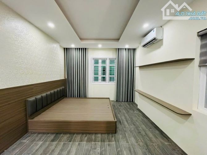 BÁN NHÀ NGÕ 89 Lạc Long Quân, Cầu Giấy, Ngõ Nông DT 27m( từ T2 30m ) 5 Tầng, MT 3,8m Gia 5 - 4