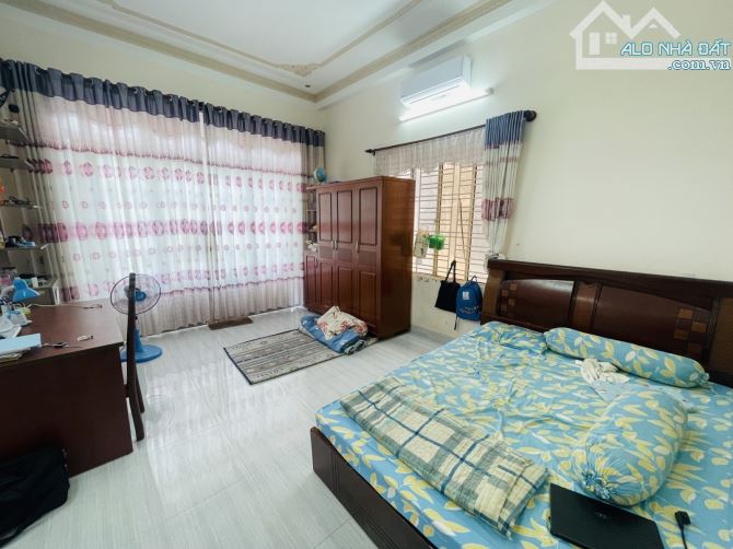 MẶT TIỀN NGAY UBND QUẬN TÂN PHÚ - 4 TẦNG - DT 140m2 ( 5m x 28m ) - CHỈ 14.5 TỶ - 4