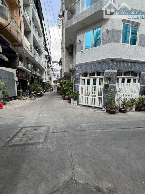 Căn nhà hẻm 15 Nguyễn Ngọc Lộc . Diện tích : 30m2 . Chiều Ngang : 3,5 m . Chiều Dài : 9m i - 4