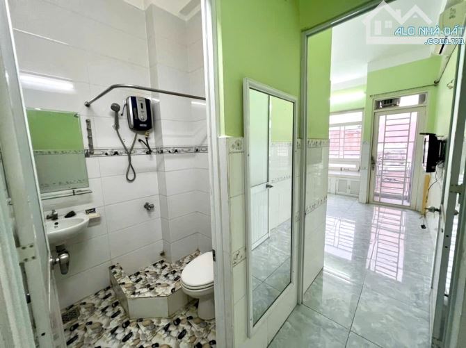 (462) NHÀ MỚI VÀO Ở NGAY. Kết cấu 4 tầng BTCT. - Giá nhỉnh 4ty. - 3 phòng ngủ. 3wc. - Sổ - 4