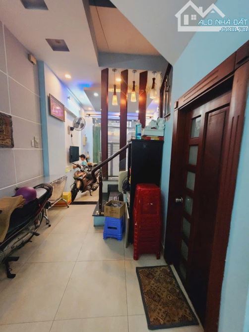 Nhà sát chợ Rạch Ông P2Q8, dt 4,5x12 có sân thượng giá chỉ 6tỷ950 - 4