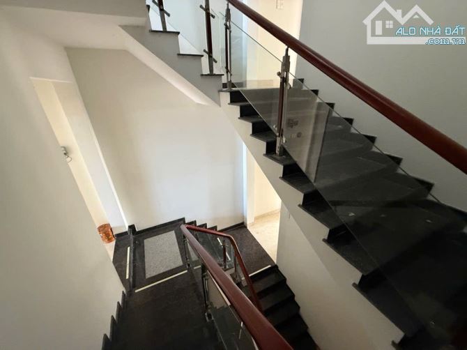 Tòa căn hộ 5 tầng mặt tiền Trường Sa, 100m2, gần bãi tắm sơn Trà, view triệu đô. - 4