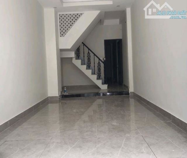 Bán nhà hẻm cách mạng tháng 8, Tân Bình. HXH thông thoáng. Thích hợp làm CHDV. Giá 6.45 - 4