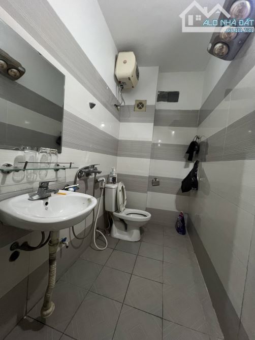 Bán nhà ngõ 565, ngách ba gác Lạc Long Quân Diện tích 35m2, 5 tầng, giá 9,2 tỷ - 4