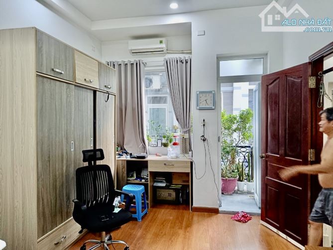 Nhà đẹp An Dương Vương quận 8 - 4 tầng - Ngang KHỦNG 9m - 4PN - 4