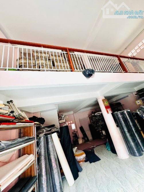 ĐỊNH CƯ BÁN GẤP!!! Nhà quận 8 - NGANG 8 dài 10 - 3 tầng - Không quy hoạch - Hoàn công đủ - 4