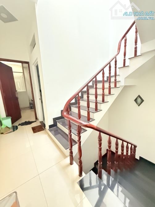 Chủ NGỘP bán gấp!!! Nhà đường xe hơi Quận 8 - 4 tầng 4x13m - 4PN - Chỉ 5.X Tỷ - 4
