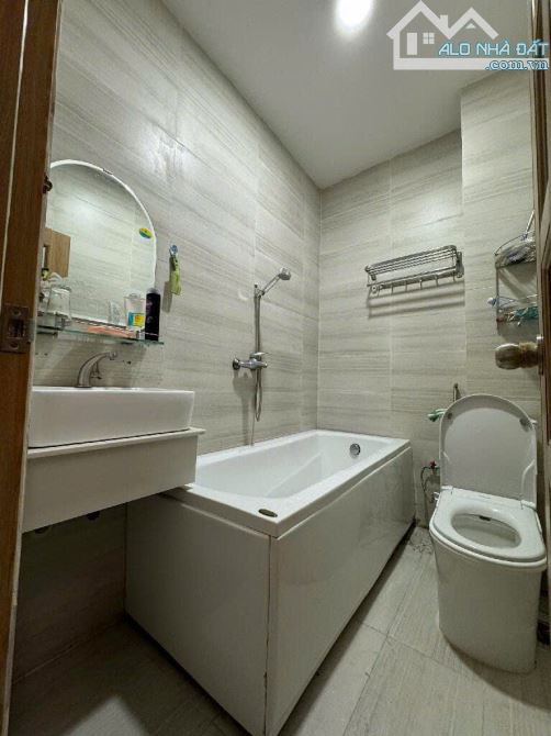 Bán nhà mới đẹp - 4 tầng hẻm ô tô 1 trục Lê Văn Quới – 5PN, 43m2 – chỉ nhỉnh 5 tỷ - 4